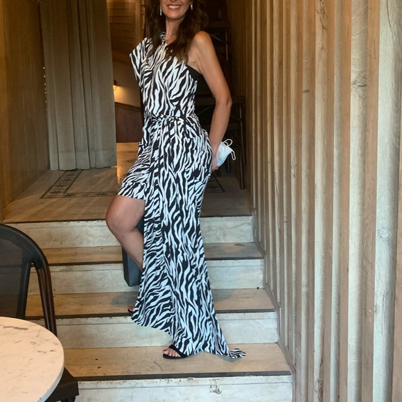 Meet your Posher, Ulya - Picture 2 of 2